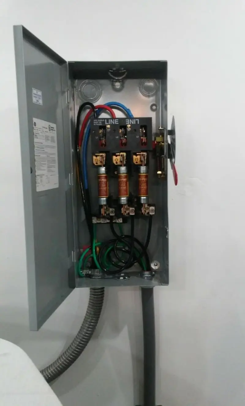 Three-phase disconnect switch installed for Smoke Detector Installation in Willows